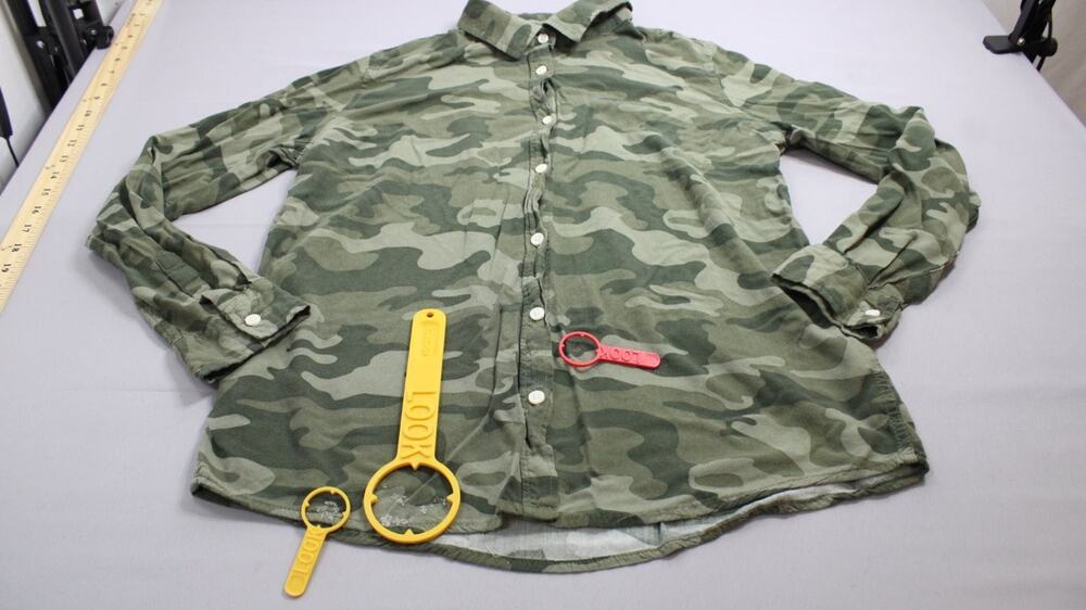 Roebuck & Co. Long Sleeve Button Up Shirt Womens L Green RAYON Collared Neck